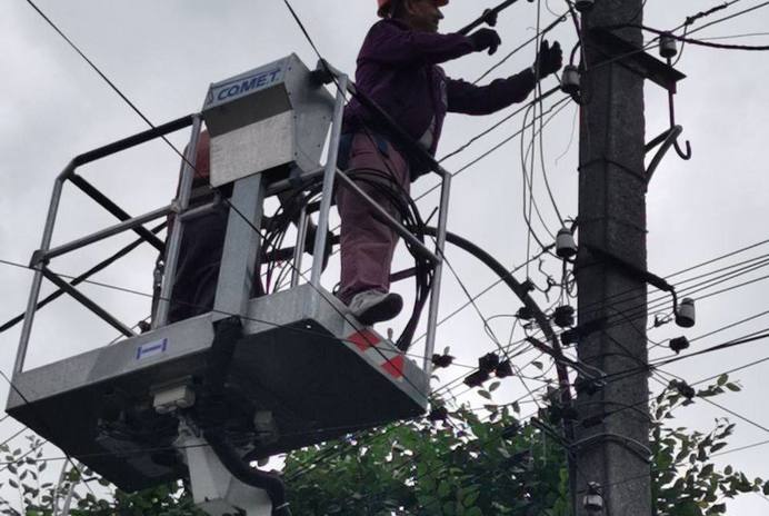 На Прикарпатті через спеку сталися аварійні знеструмлення на декількох підстанціях (ФОТО)