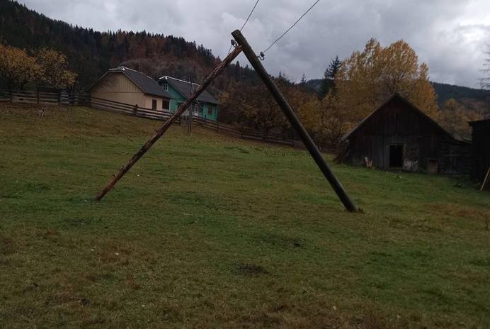 На Прикарпатті тривають роботи з відновлення електропостачання