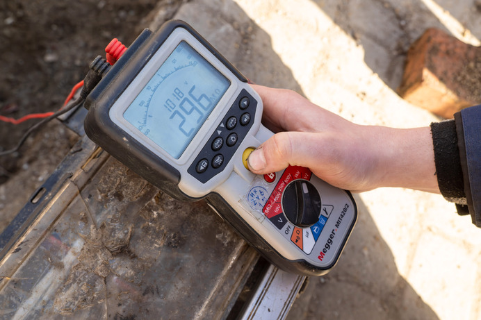 Справжні детективи та будівельники «підземної» енергосистеми: знайомимо зі службою кабельних мереж