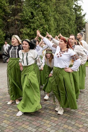 Віночок вити – життя любити: в АТ «Прикарпаттяобленерго» відсвяткували День вишиванки